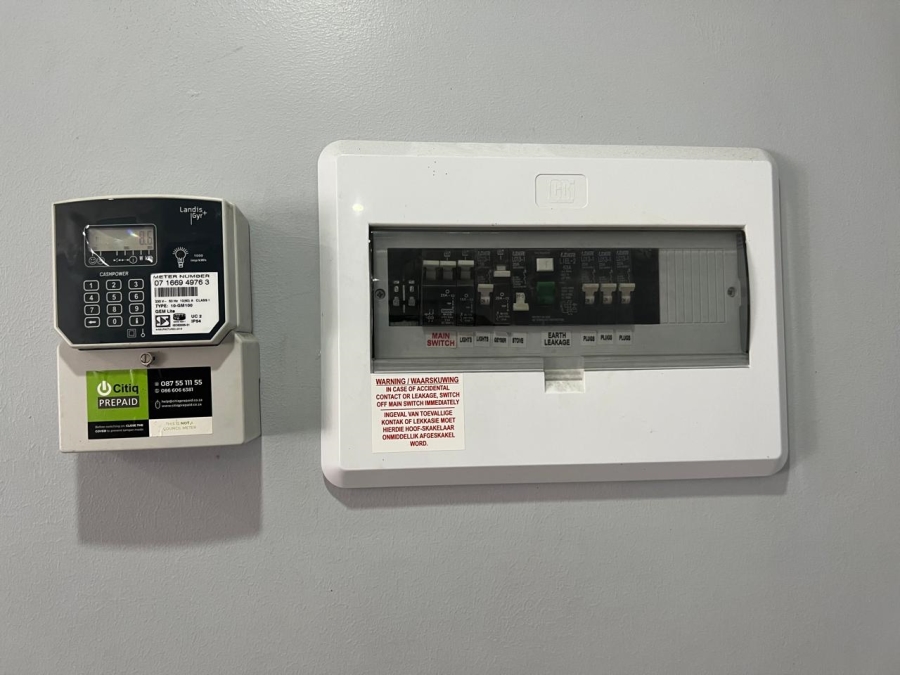 7 Bedroom Property for Sale in Malibu Village Western Cape